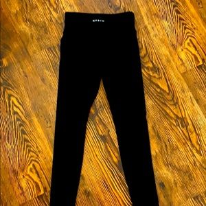 NVGTN scrunch butt black leggings. Size Medium.